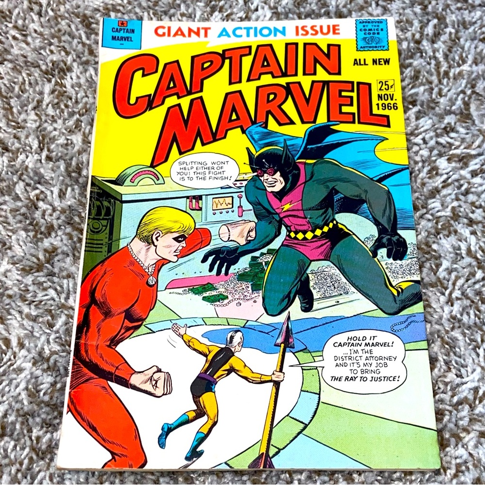 VINTAGE 1966 CAPTAIN MARVEL & Tiny Man Giant Action Issue Silver Age Comic #4